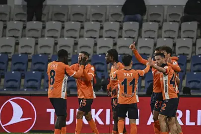 Başakşehir, Fatih Karagümrük’ü 2 golle geçti!