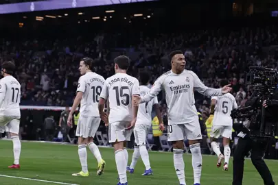 LaLiga'da Real Madrid, Barcelona'nın yenildiği haftada zirveye yaklaştı