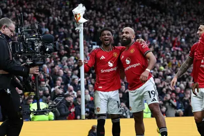 Manchester United, Manchester City’i 2 golle devirdi!