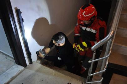 Baca boşluğuna düşen güvercin kurtarıldı