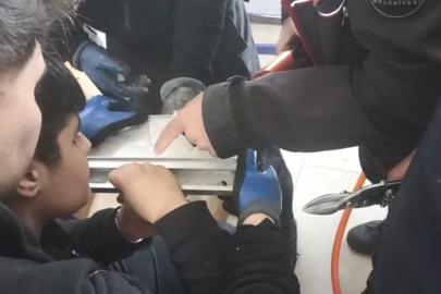 Batman'da parmağı akıllı tahtaya sıkışan öğrenci itfaiye ekiplerince kurtarıldı
