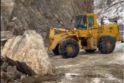 Bingöl Solhan’da heyelan nedeniyle kapanan grup yolu ulaşıma açıldı