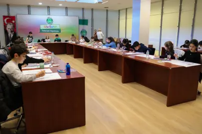 Bursa'da çocuklar bir günlüğüne ressam oldu