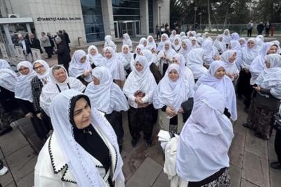 Cumhurbaşkanı Erdoğan davet etti: Zeynep Güneş 100 tülbentli kadınla grup toplantısında