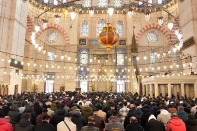 Depremde vefat edenler için Süleymaniye Camii’nde mevlid okutuldu