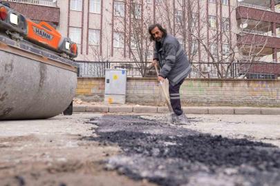Elazığ’da asfalt yama uygulaması sürüyor