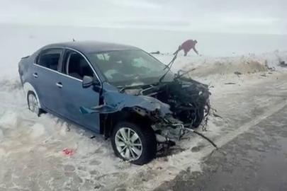 Erzurum’da otomobille tırın çarpıştığı kazada sürücüler yaralandı