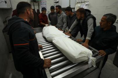 Gazze'de yerinden edilenlerin çadırında çıkan yangında genç kız hayatını kaybetti