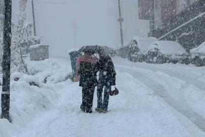 Hakkâri’de kar 20 köy ve 38 mezra yolu ulaşıma kapandı