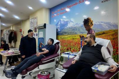 HÜDA PAR Ağrı il teşkilat üyeleri Kızılay'a kan bağışında bulundu