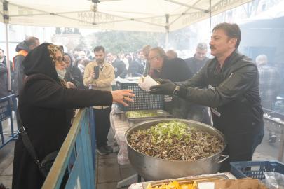 İstanbul'da hamsi festivali: 10 bin kişiye 5 ton hamsi ikram edildi