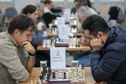 İzmir Güzelbahçe’de satranç turnuvası düzenlendi