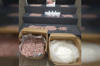 İzmir'de 104 bin sentetik ecza ele geçirildi