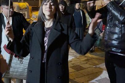 Kanseri yenen İzel öğretmene davul zurnalı kutlama