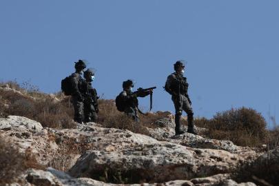 Katil İsrail ordusu Batı Şeria'da haber takibi yapan Al Jazeera ekibine ateş açtı