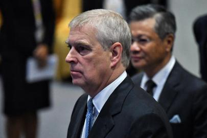 Kraliçe Elizabeth'in, Epstein mağduruna sus payı ödemesi için oğluna borç verdiği öne sürüldü