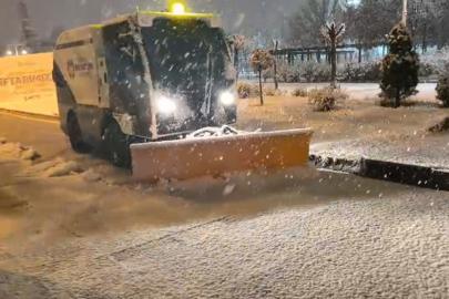 Malatya'da karla mücadele çalışmaları sürüyor