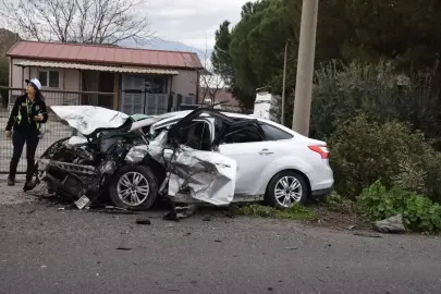 Manisa'da 3 aracın karıştığı kazada 2 kişi öldü, 4 kişi yaralandı