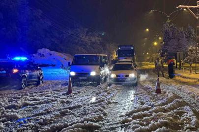 Muş-Bingöl kara yolunda mahsur kalan 40 araçtaki yaklaşık 80 kişi kurtarıldı