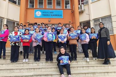 Öğrencilerden depremzede çocuklara hediye