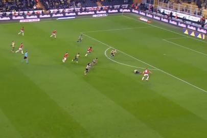 Oğulcan Ülgün'den Kadıköy'de alkış toplayan hareket! Kaleye gitmedi...