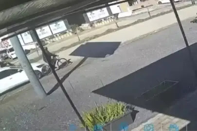 Otomobilin çarptığı bisikletlinin öldüğü kaza kamerada