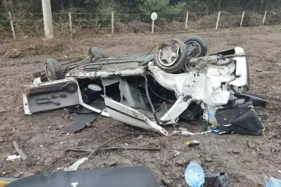 Samsun'da devrilen otomobildeki 2 kişi yaralandı