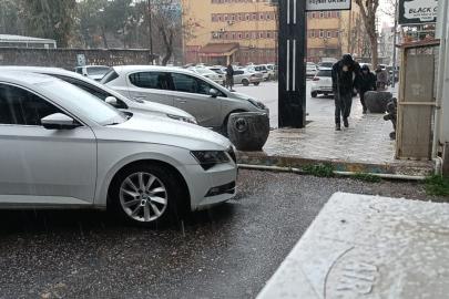 Şanlıurfa’da dolu yağışı günlük hayatı olumsuz etkiledi