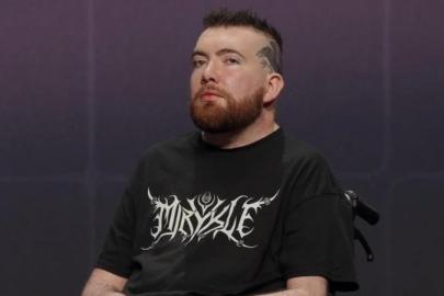 Sesini kaybeden müzisyen yapay zeka yardımıyla yeniden şarkı söyledi