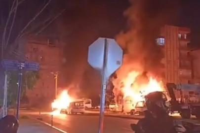 Tartıştığı kız arkadaşı ile annesinin araçlarını kundakladı; olay anı kamerada