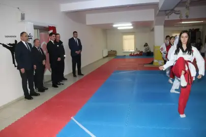 Taşova Kaymakamı Kartal'dan tekvando kursuna ziyaret