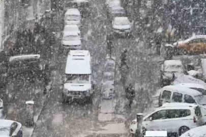 Van’da yoğun kar yağışı etkili oldu