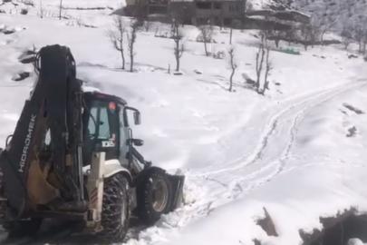 Beytüşşebap'ta kar mesaisi: Kapanan köy yolları açılıyor