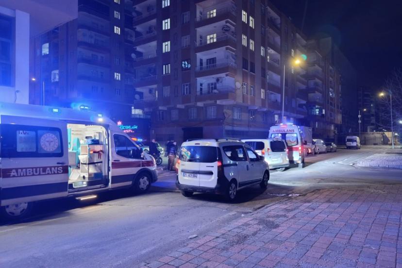 Diyarbakır'da kamyonet ile motosiklet çarpıştı: 2 yaralı