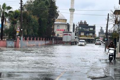 Her yağış sonrası ortaya çıkan tablo değişmiyor: Sokaklar yine göle döndü