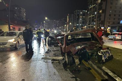 Malatya'da 2 otomobil çarpıştı: 3 yaralı