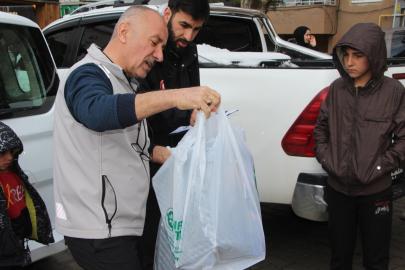 Mardin'de yetim çocuklara bayramlık giyim yardımı