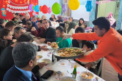 Minik öğrenciler velileriyle iftar sofrasında buluştu