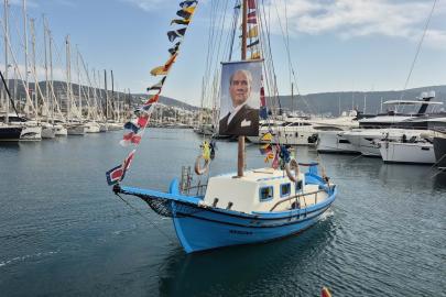 Son süngerci 'Aksona Mehmet’in teknesi yeniden denizle buluştu