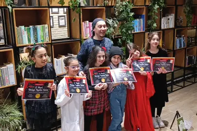 Ünlü tiyatro tiratları Bursa'da çocukların yorumuyla sahnelendi