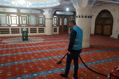 Yükümlülerden camilerin temizliğine destek