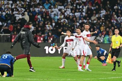 A Milli Futbol Takımımıza tebrik yağdı