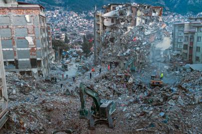 Depremde 169 kişinin öldüğü konutların yıkılmasında alt yüklenici de asli kusurlu sayıldı