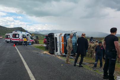 Lice'de midibüs devrildi: 1 ölü 12 yaralı