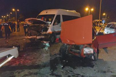 Minibüsle otomobil çarpıştı: 4 yaralı