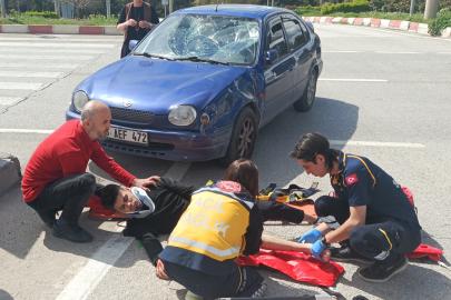 Otomobille çarpışan motosikletteki 2 kişi yaralandı