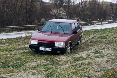 Refüje çıkan otomobilin sürücüsü yaralandı