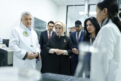 Emine Erdoğan, Kazakistan'da Sıfır Atık Eğitim Laboratuvarı'nın açılışını yaptı