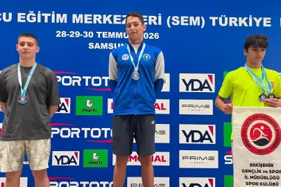 Büyükşehir Belediyesporlu yüzücülerden 3 madalya