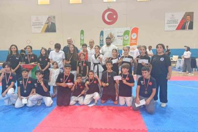 Minik tekvandocular şampiyonayı 18 madalyayla tamamladı